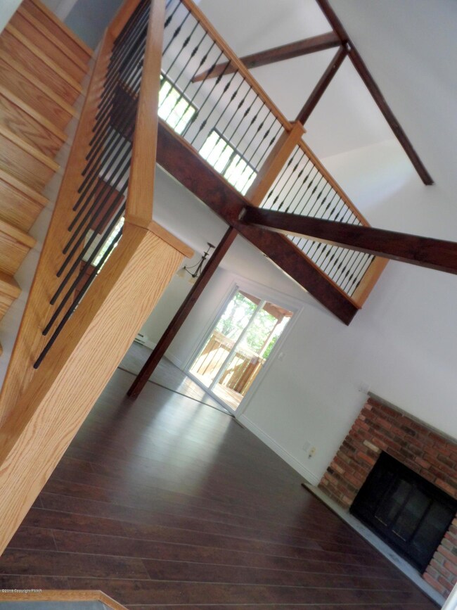 203 Acorn Ct, Bushkill, PA 18324 - photo 4