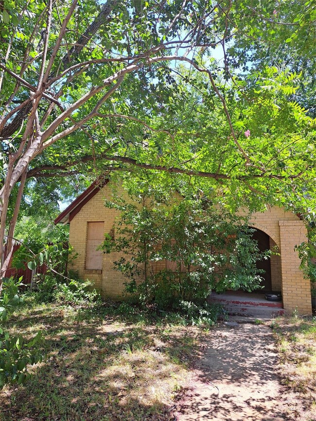 340 N Judkins St, Fort Worth, TX 76111 - photo 3