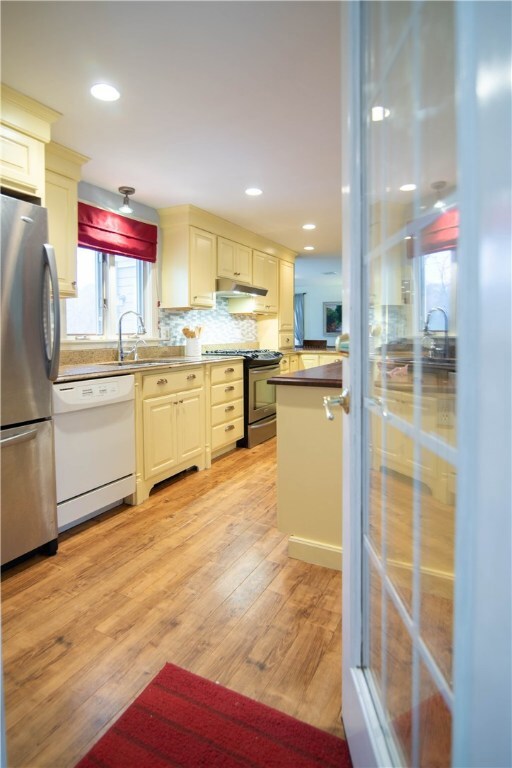 18 Roberta Dr, Barrington, RI 02806 - photo 3