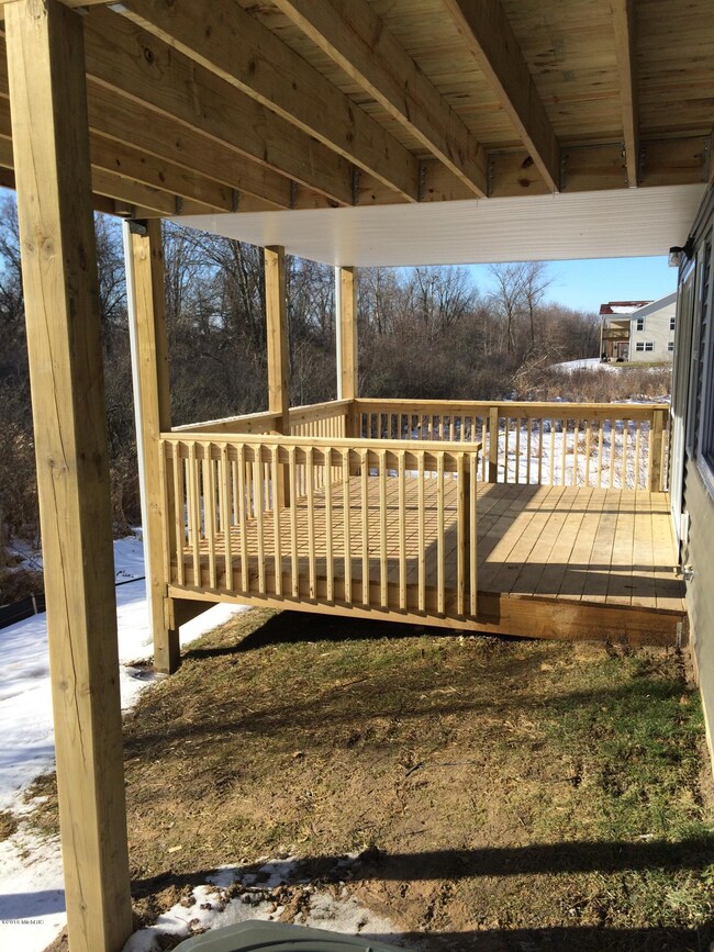 10115 deck below