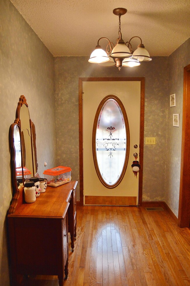 1559 Powell Ln, Lewisburg, TN 37091 - photo 5