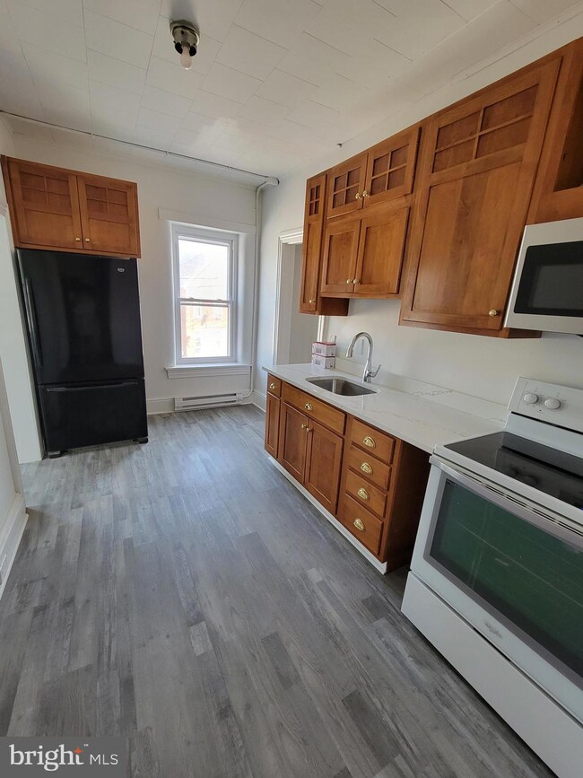 1801 S Main St unit 3 2ND FLOOR, Bechtelsville, PA 19505 - photo 7