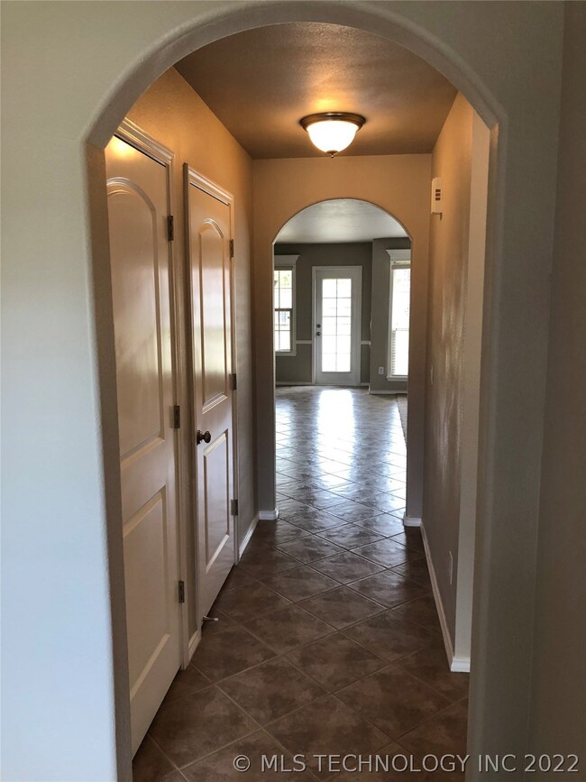 4957 S 202nd East Ave, Broken Arrow, OK 74014 - photo 2