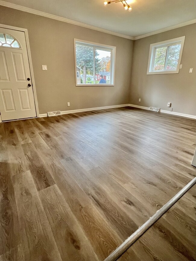 133 N Orchard Ave, Waukegan, IL 60085 - photo 2