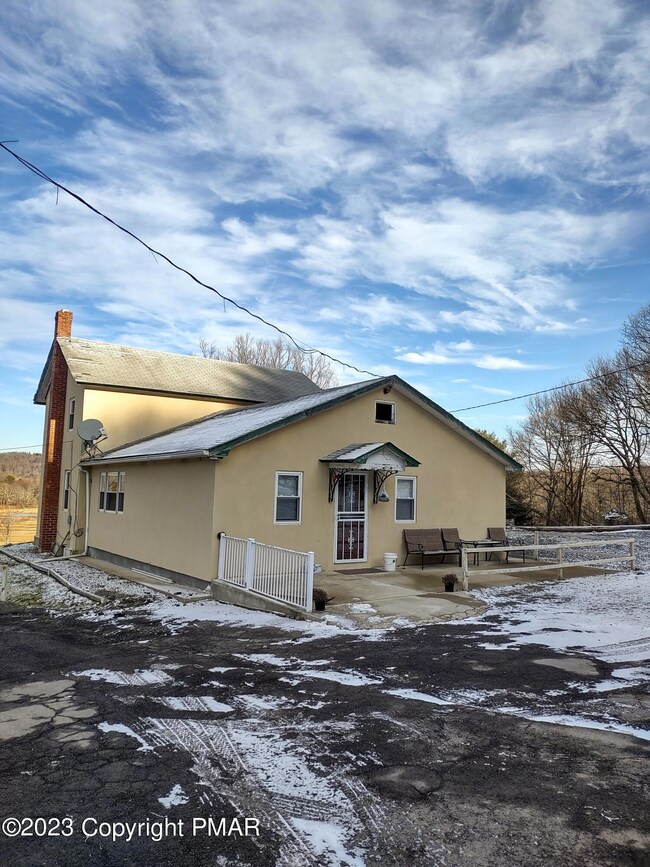 67 E Sterling Rd, Newfoundland, PA 18445 - photo 3