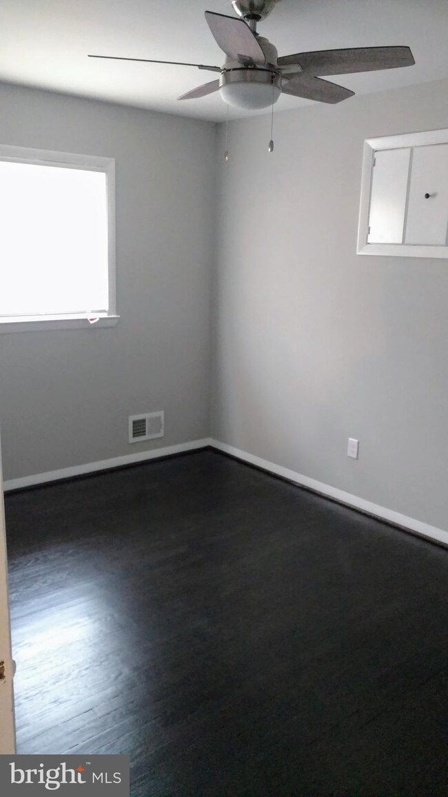 2834 Michigan Ave, Halethorpe, MD 21227 - photo 7