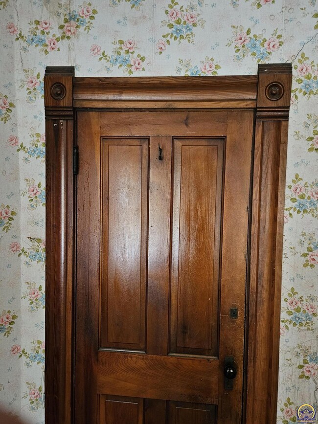 605 SW 8th Ave unit 609,611  sw 8th, Topeka, KS 66603 - photo 4