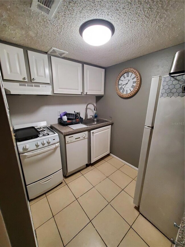 Gas stove, gas included in fees