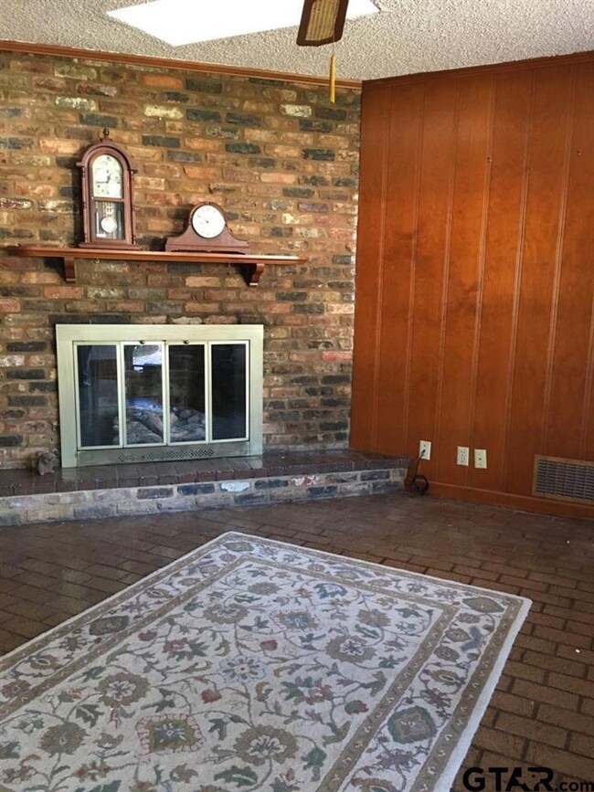 926 926 E Hudson St, Tyler, TX 75701 - photo 3