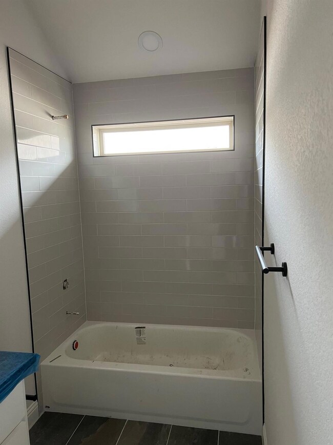 933 Avagail Ave, Springtown, TX 76082 - photo 6