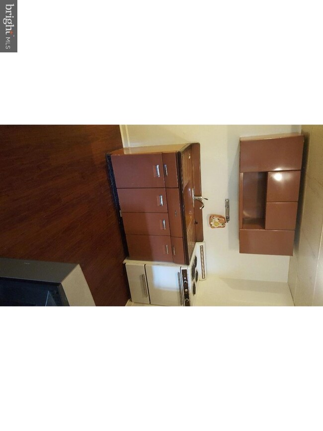 108 E Oak Ln unit BSMT, Glenolden, PA 19036 - photo 7