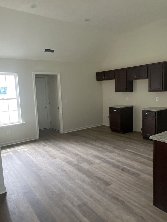 247 Timber Cir, Manchester, TN 37355 - photo 3