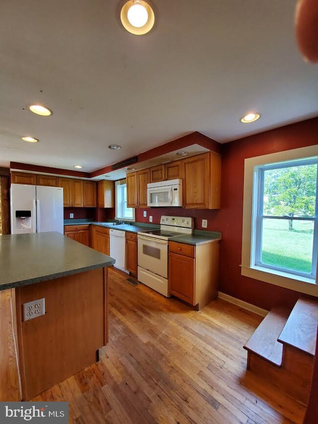 913 Apple Harvest Dr, Hedgesville, WV 25427 - photo 6