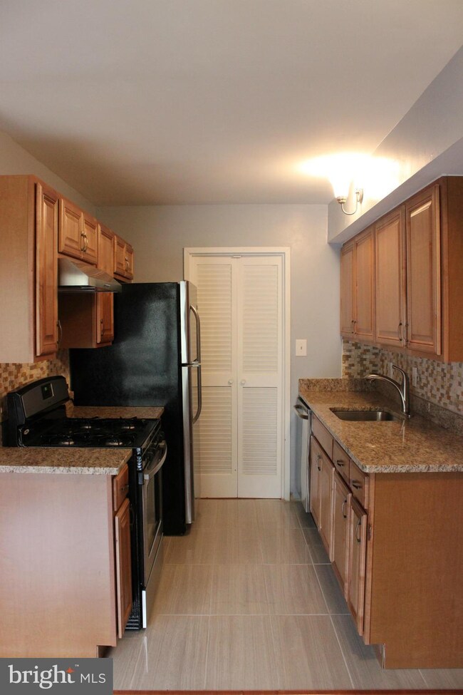 2316 Freetown Ct unit 22C, Reston, VA 20191 - photo 2