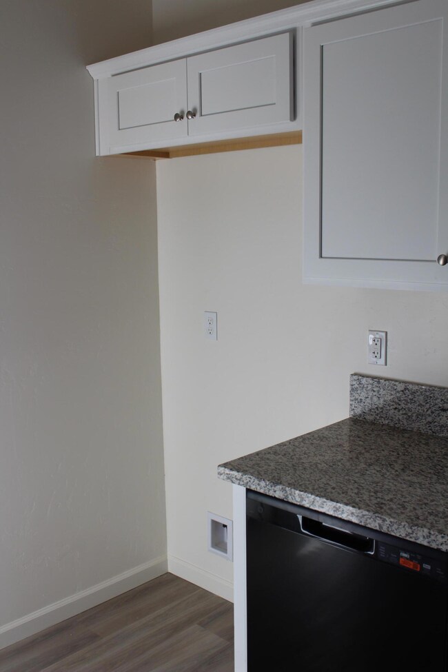 4102 E Kaweah Ave, Visalia, CA 93292 - photo 6