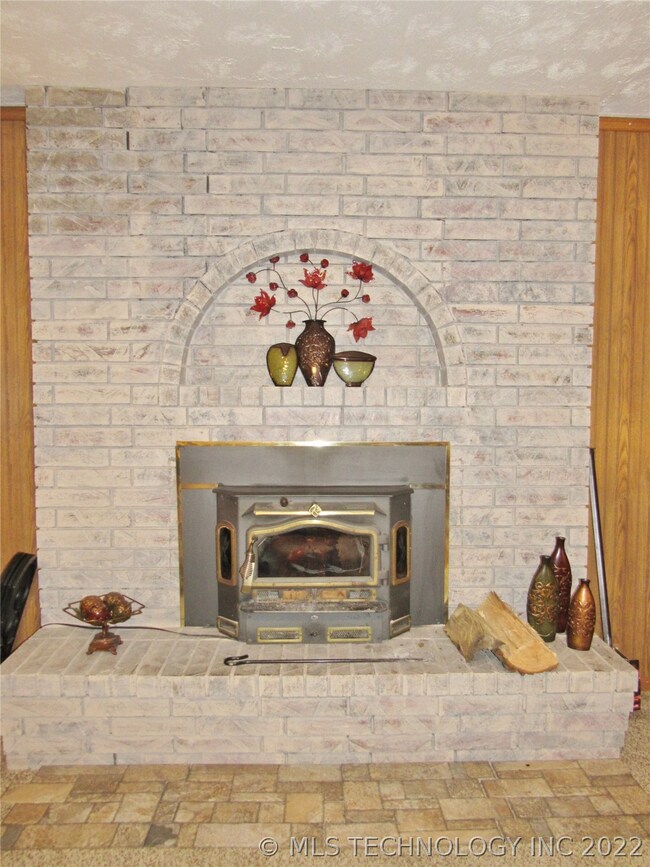 1002 N Cherokee Ave, Chouteau, OK 74337 - photo 6