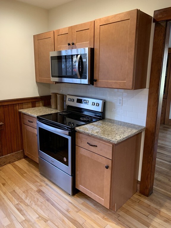 14 Marion St, Hudson, MA 01749 - photo 7