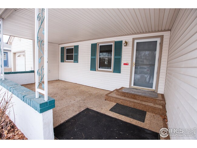 An extra-large front porch for those happy welcomes, long goodbyes & shady afternoons