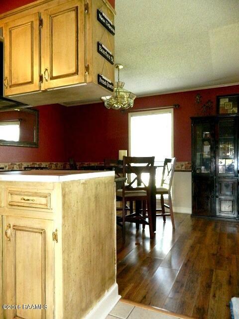 view of ktichen to dining room