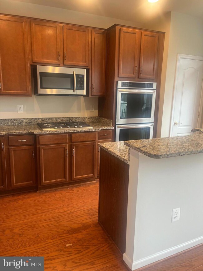 8305 Gibbs Way, Hyattsville, MD 20785 - photo 3