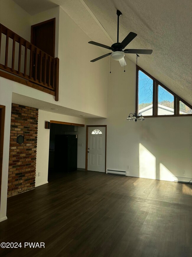 202 W Sarah St, Milford, PA 18337 - photo 3