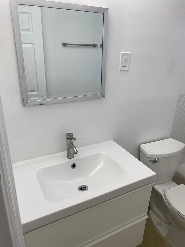 512 SW 7th St unit B, Hallandale Beach, FL 33009 - photo 7