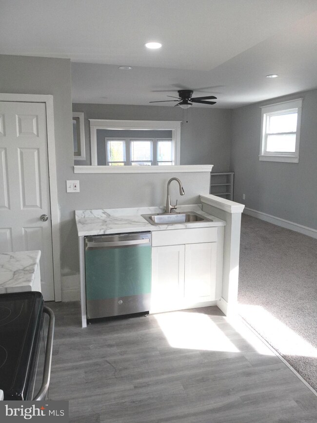 100 Lafayette Ave, Darby, PA 19023 - photo 6