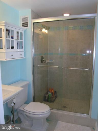 12960 Pinecrest View Ct, Herndon, VA 20171 - photo 4