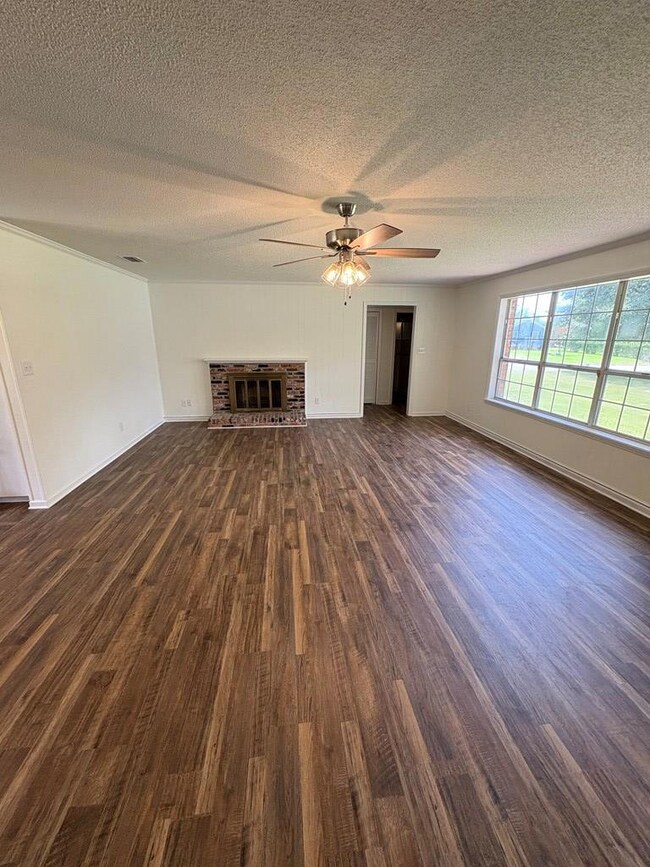 383 Camellia Dr, Valdosta, GA 31605 - photo 2