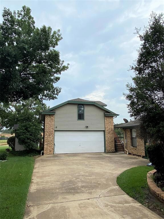 2324 Lakeview Dr, Bedford, TX 76021 - photo 4