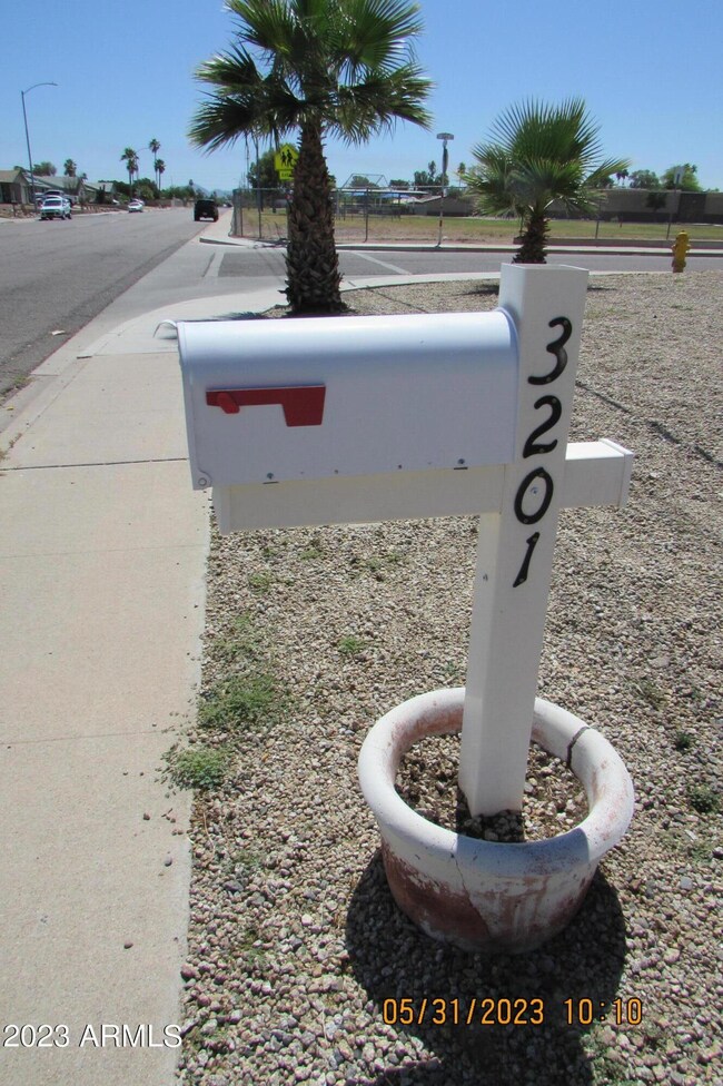 3201 W Grovers Ave, Phoenix, AZ 85053 - photo 2
