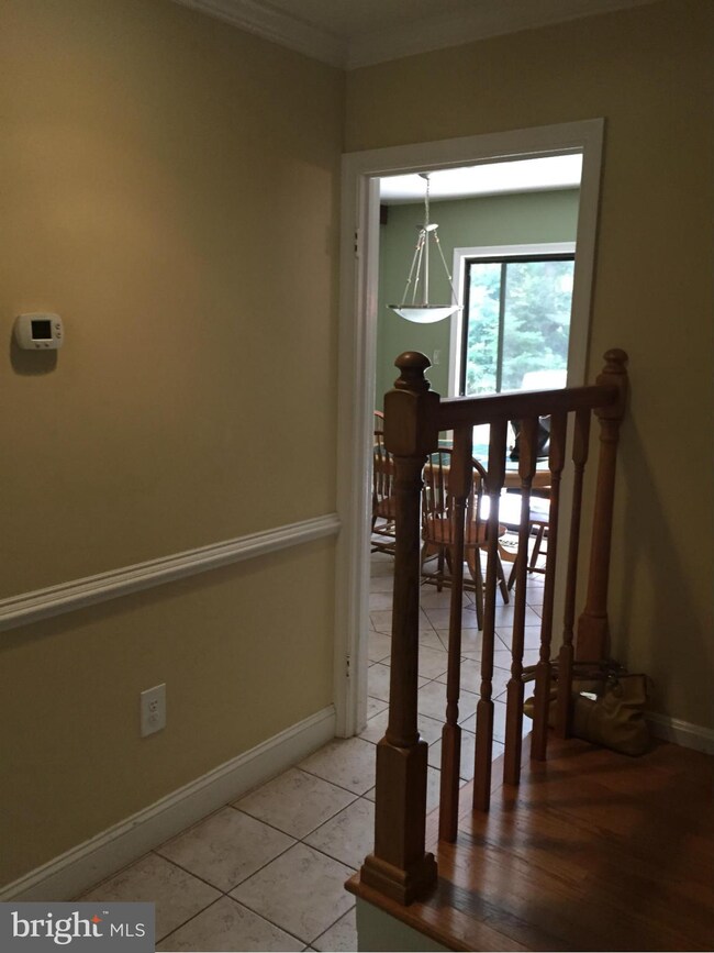 20317 Pleasant Ridge Dr, Montgomery Village, MD 20886 - photo 6