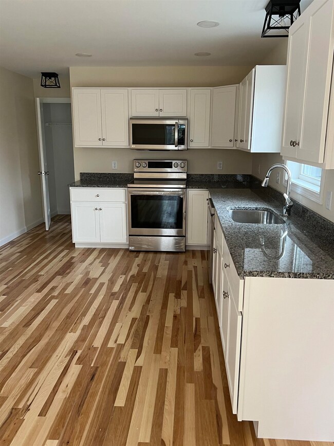 65 Ida Cir unit 310-12, Rochester, NH 03868 - photo 2