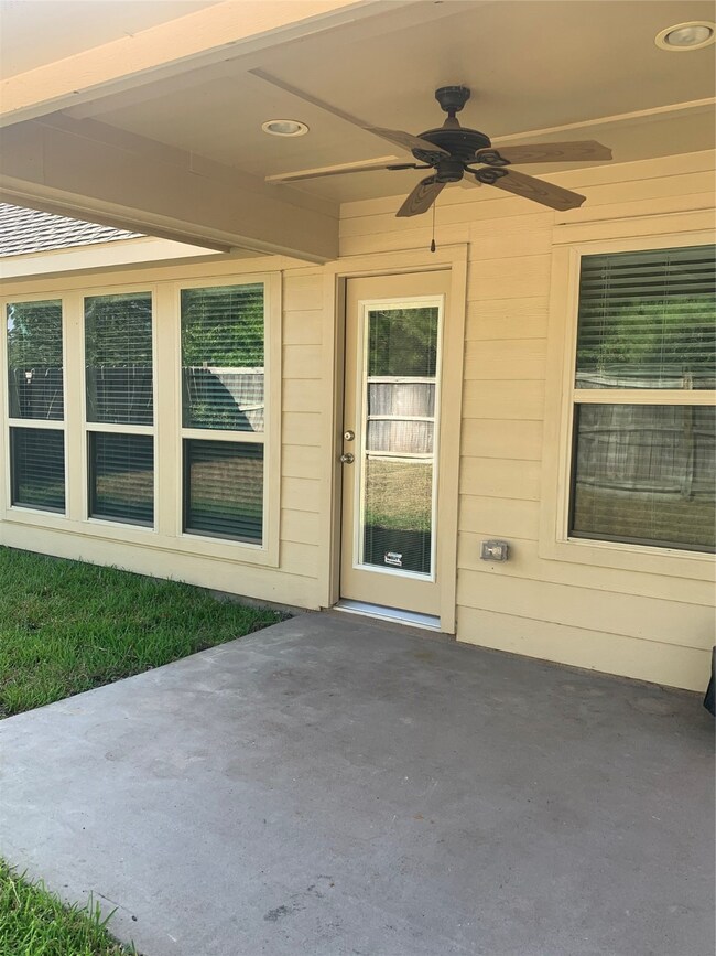 31944 Nobel Grove Ln, Conroe, TX 77385 - photo 4