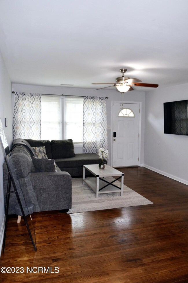 904 Barn St, Jacksonville, NC 28540 - photo 3