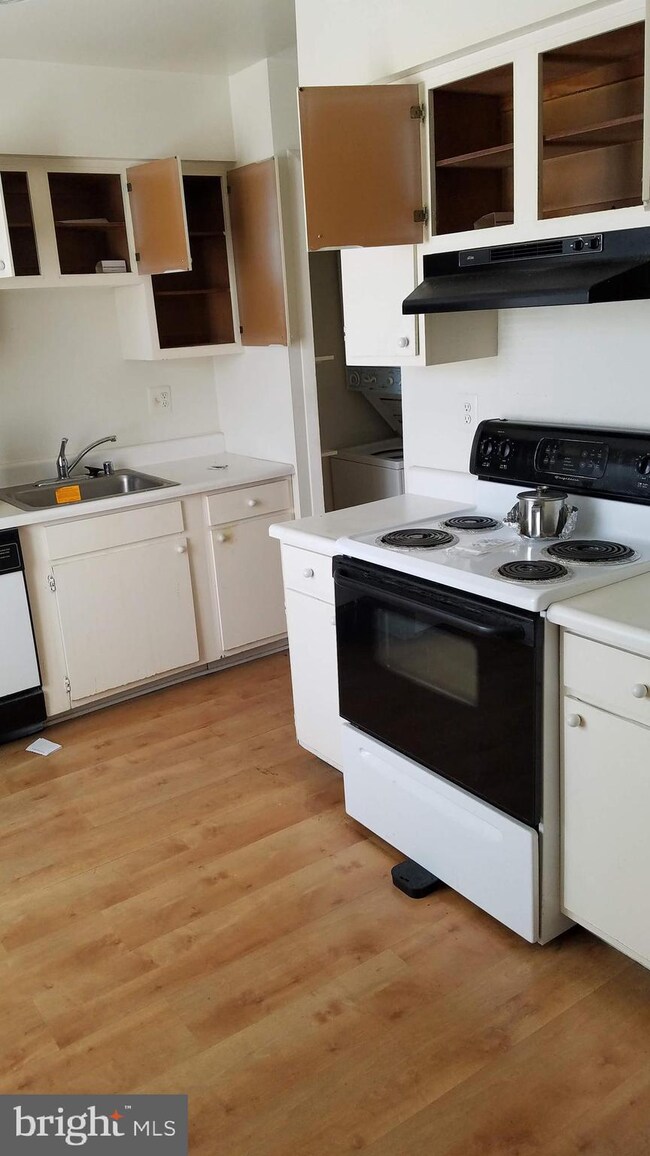 1834 Bronzegate Blvd, Silver Spring, MD 20904 - photo 3