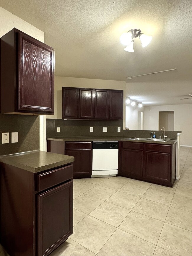 7703 Westington Ln, Houston, TX 77040 - photo 6