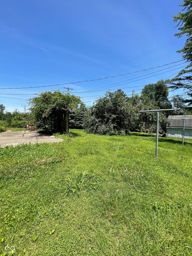 3231 Fairlawn Dr, Columbus, IN 47203 - photo 4