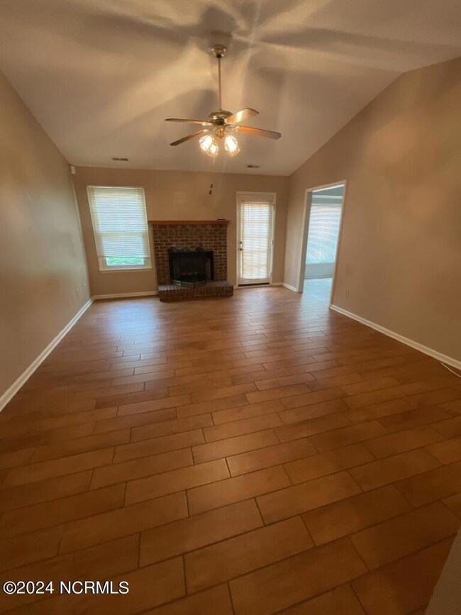 225 Audubon Dr, Jacksonville, NC 28546 - photo 2