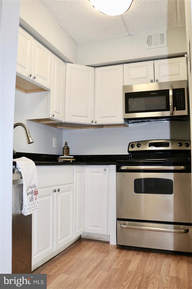 8604C Village Way unit C, Alexandria, VA 22309 - photo 5