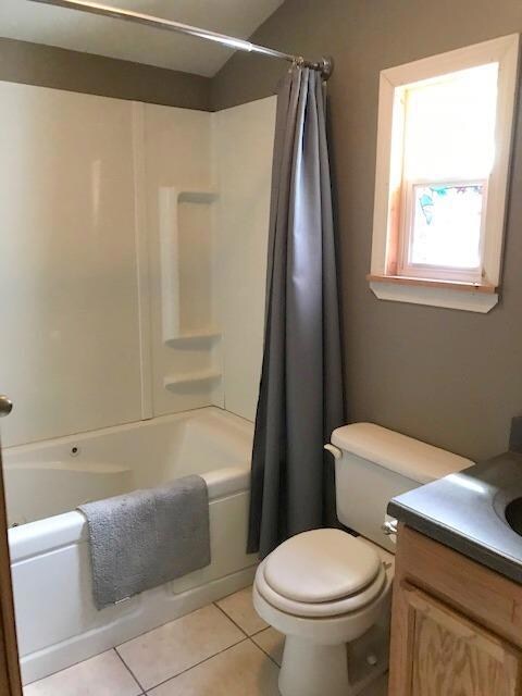 1sr flr full bath 2
