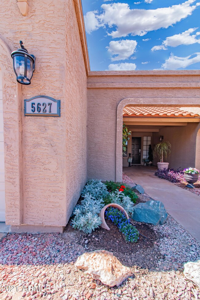 5627 E Evergreen St (6 of 39)
