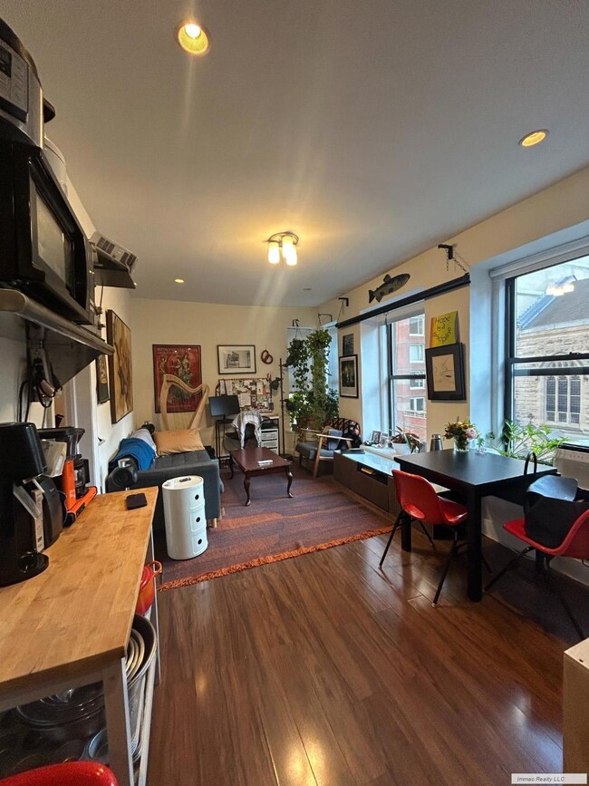 560 W End Ave unit 4E, New York, NY 10024 - photo 3