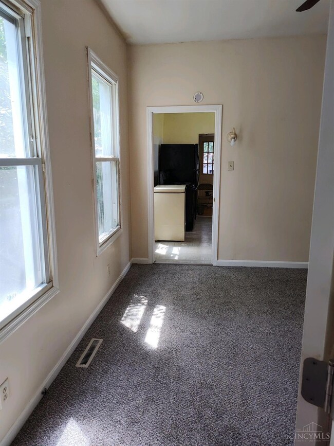 215 W 69th St, Cincinnati, OH 45216 - photo 3