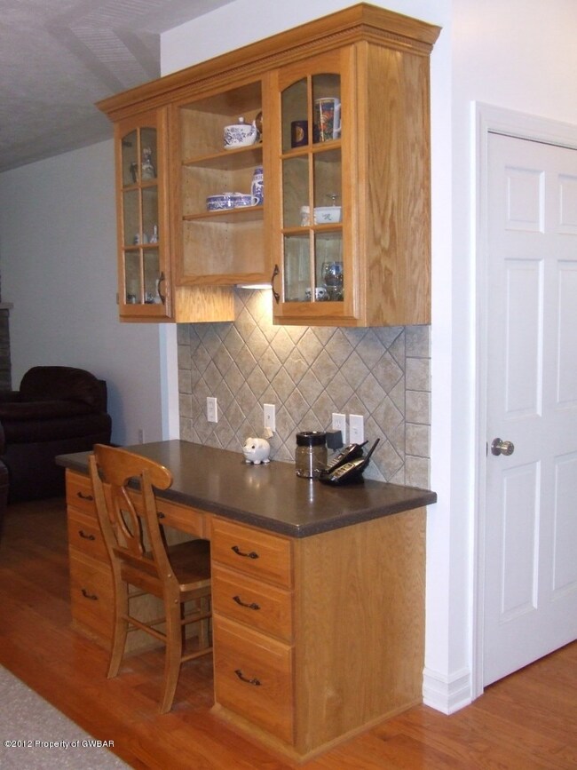 Kitchen/Custom Hutch