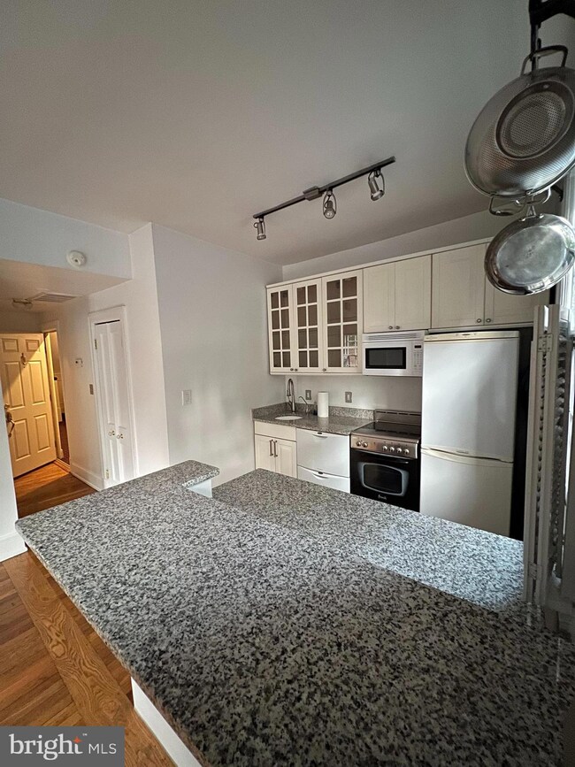 3120 R St NW unit 102, Washington, DC 20007 - photo 6