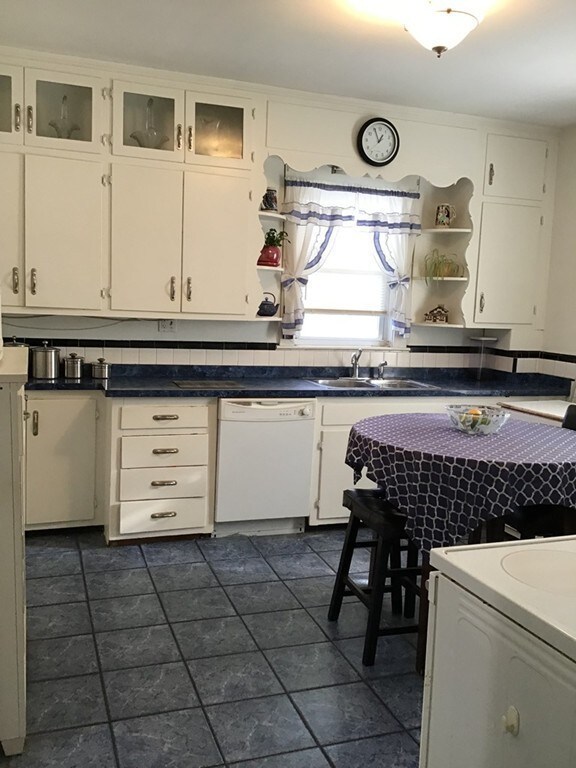 55 Pine St, Swampscott, MA 01907 - photo 6