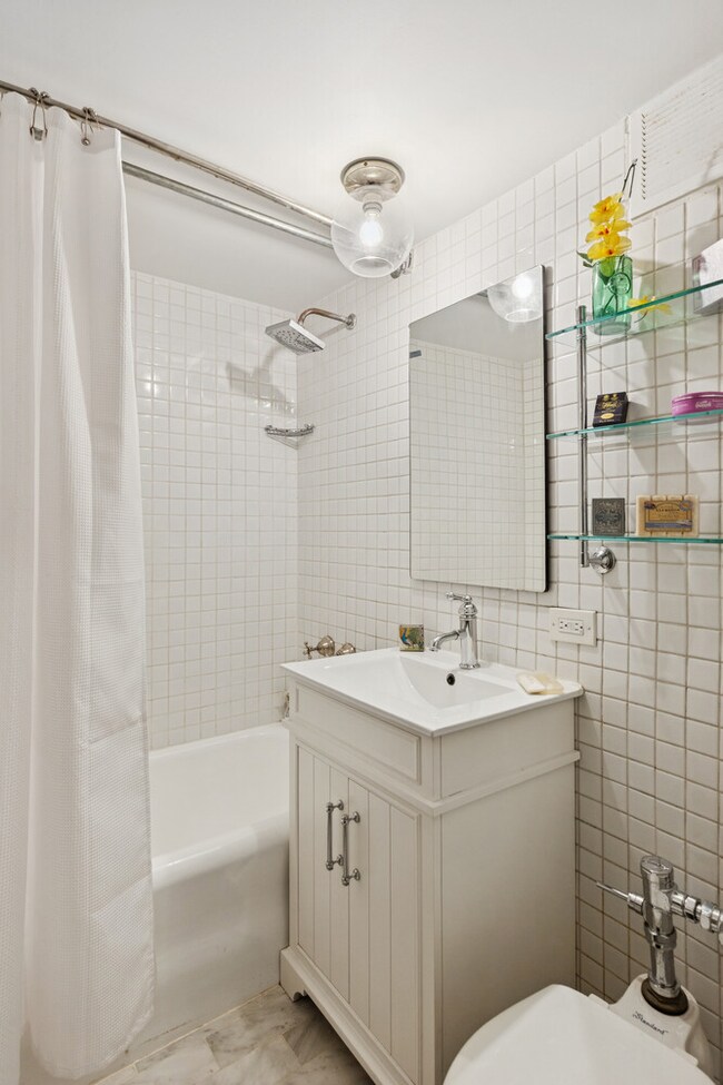 Woodstock Tower unit 602, New York, NY 10017 - photo 5