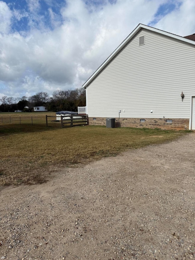 1470 Gulledge Cir, Wedgefield, SC 29168 - photo 3