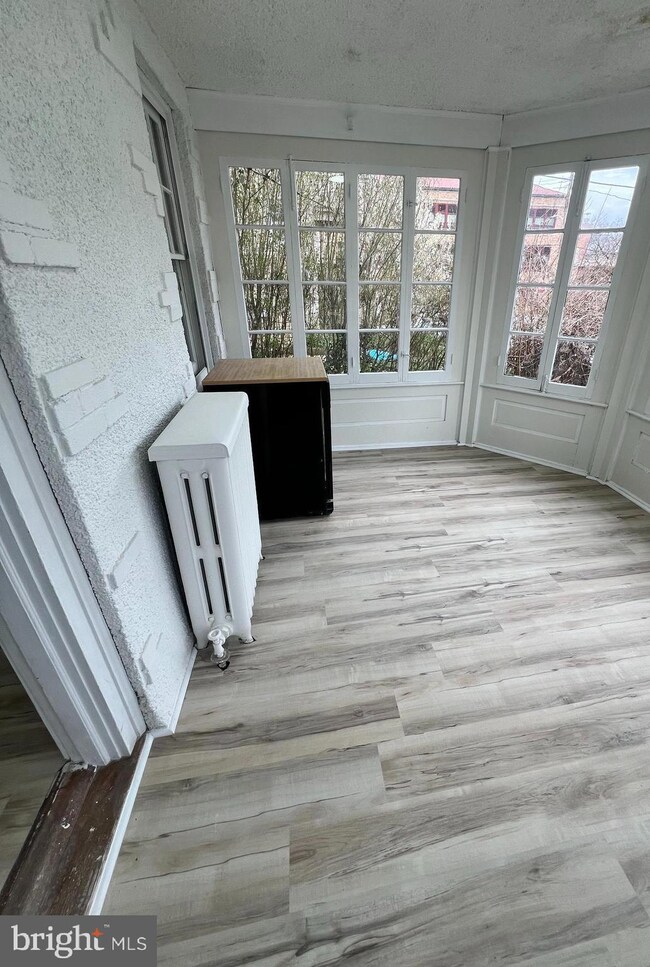 122 Center St, Reading, PA 19606 - photo 2